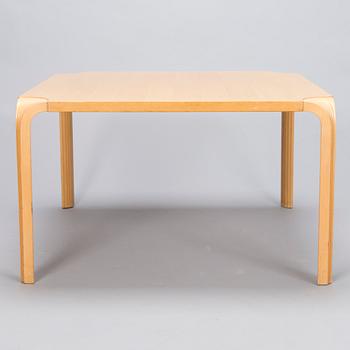 ALVAR AALTO, BORD, modell MX800B, Artek, 1900-talets slut.