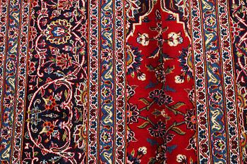 A carpet, Kashan, ca 360 x 247 cm.