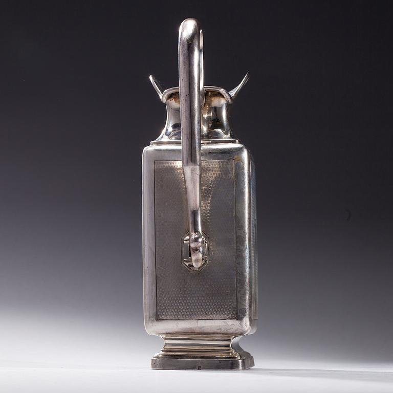 KANNA, silver 950, J. Aimé, Frankrike efter 1838. Vikt 555,8 g.