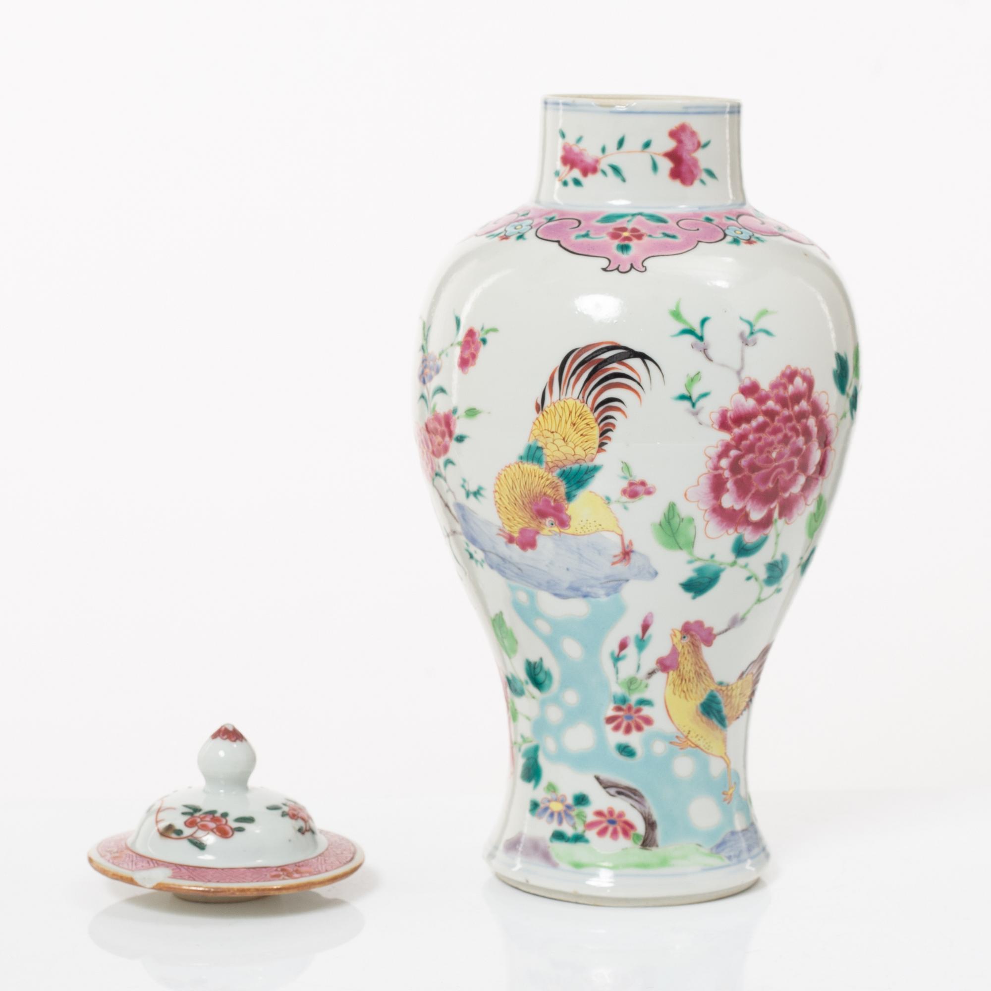 Vas med lock, porslin. Qingdynastin.