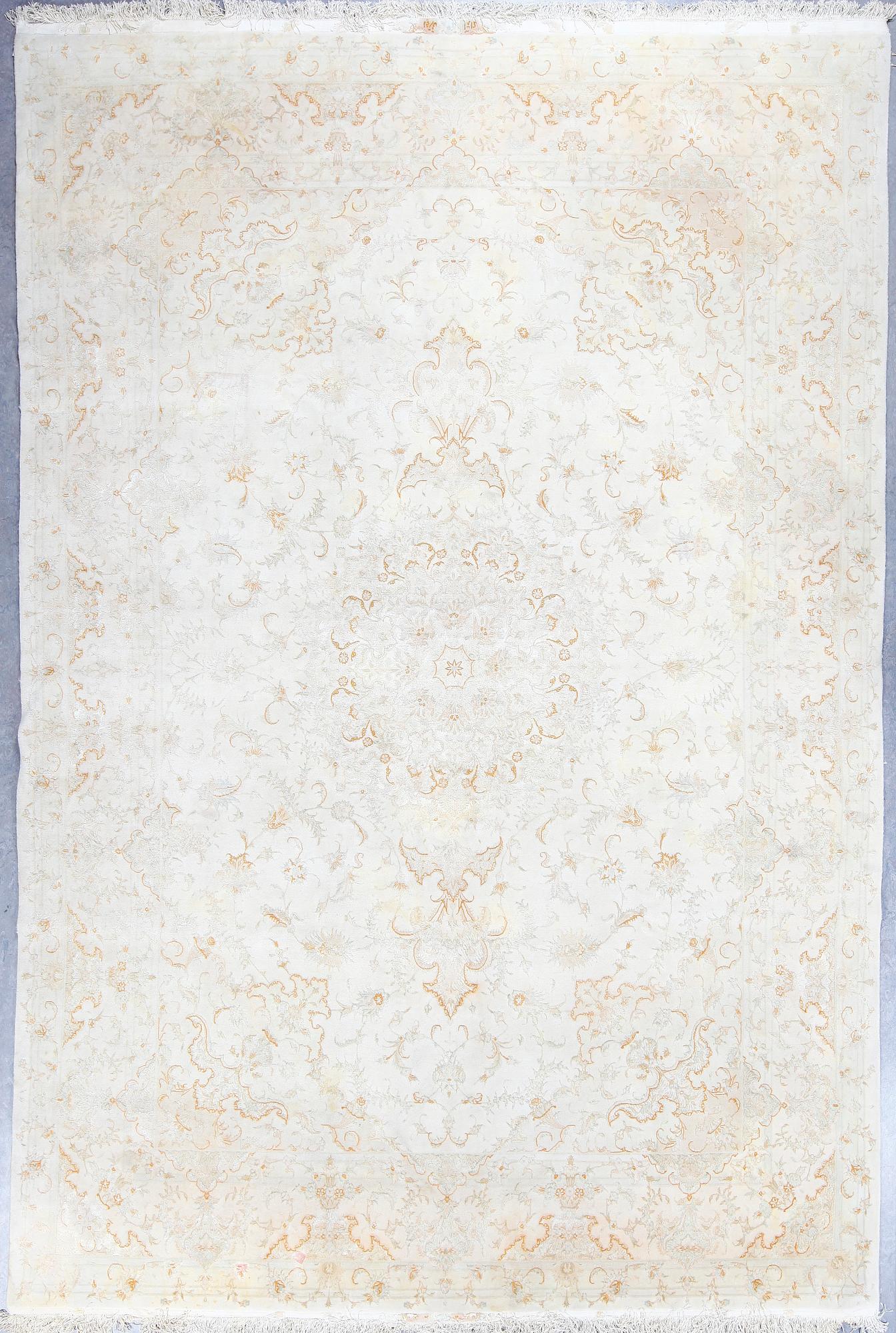 MATTA, Täbris, part silk, ca 360x245 cm.