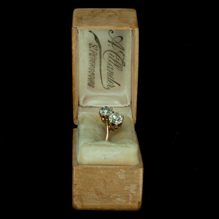 A RING, 2 old cut diamonds c. 1.00 ct. 56 gold St.Petersburg 1907-14 Original case in veneer from A. Tillander .