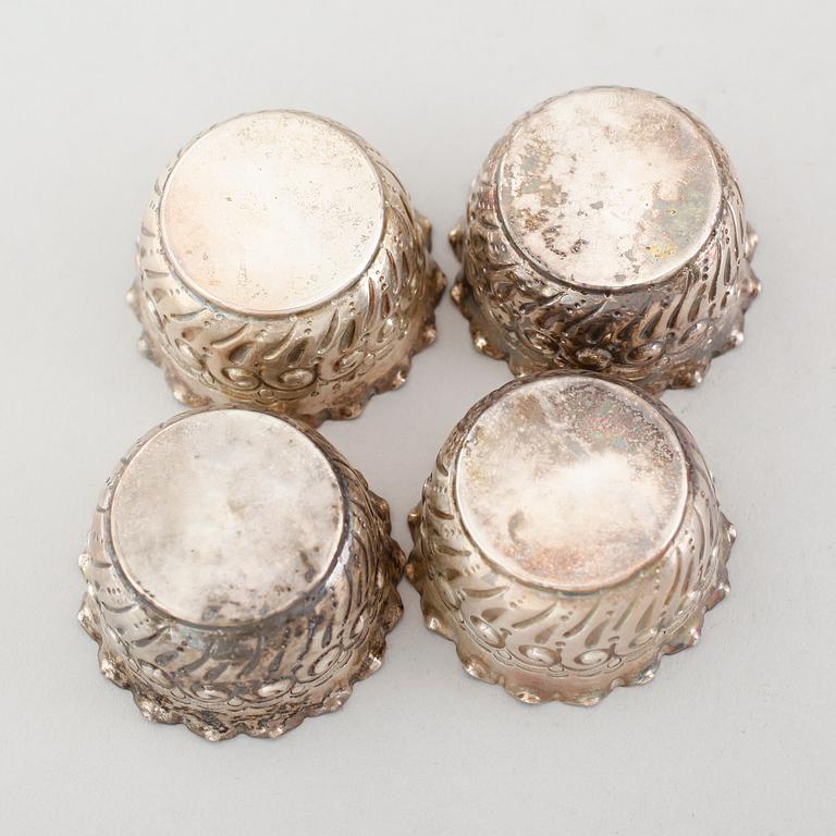 SALTKAR, 4 st, SAMT SKEDAR, 4 st, silver, London 1890. Vikt ca 102 g.