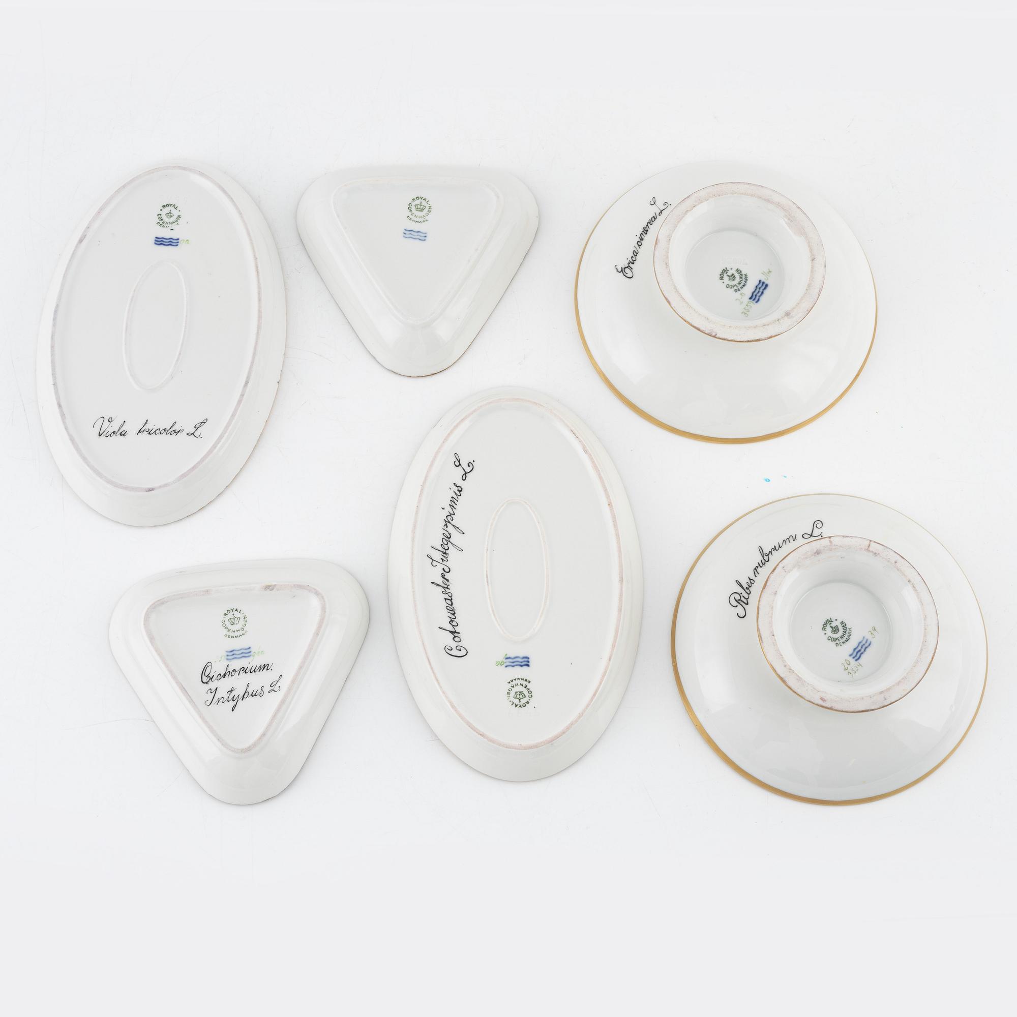 15 pieces of "Flora Danica (Hausmålerai) porcelain, Royal Copenhagen, Denmark.