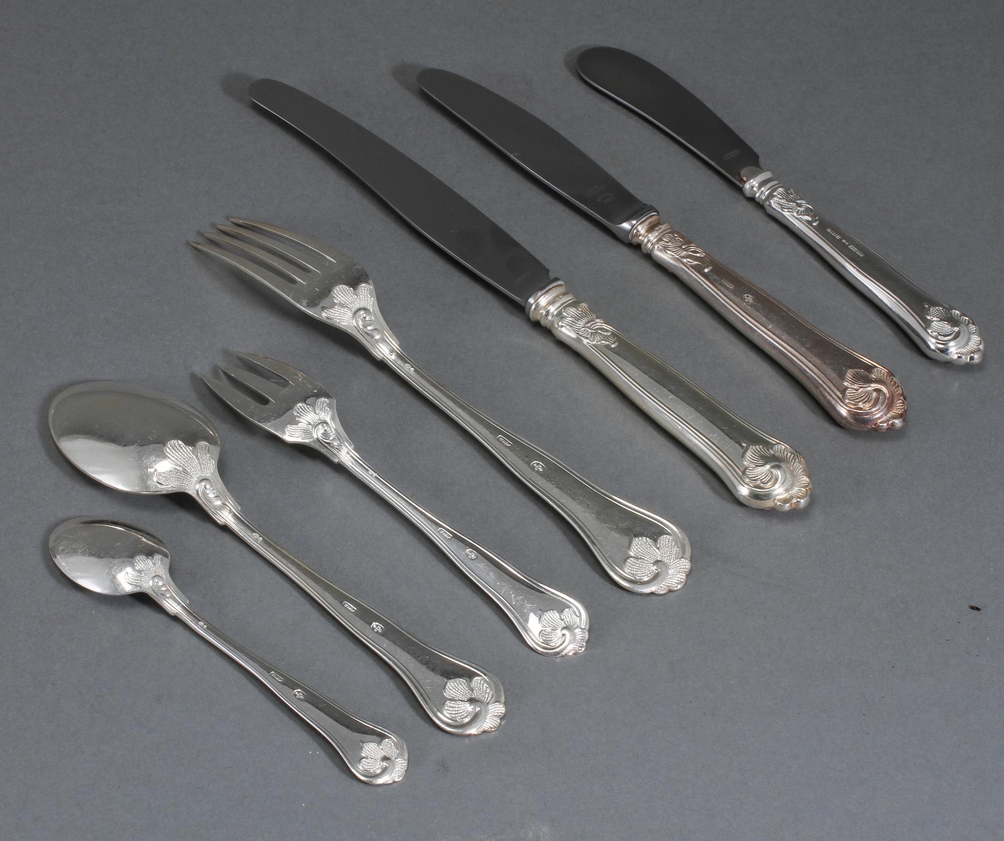 MATSILVER, 55 delar, silver, sachsisk modell, bl a Cohr, Danmark. Total vikt med stålblad ca 2162 gram.