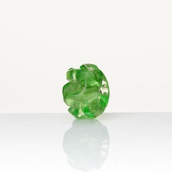 A green sculptured bead, Qing dynasty.