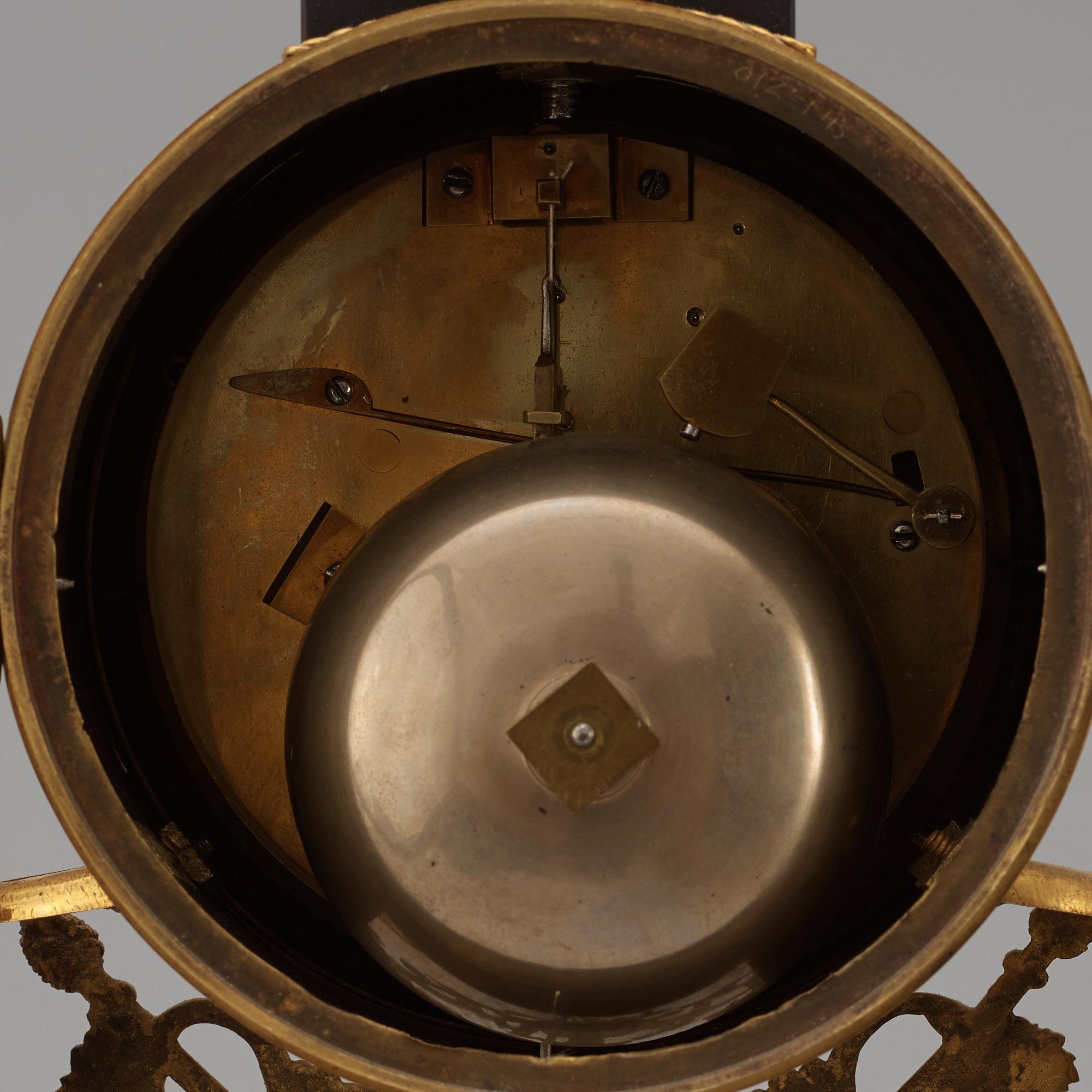 BORDSPENDYL. Louis XVI, 1700-talets slut.