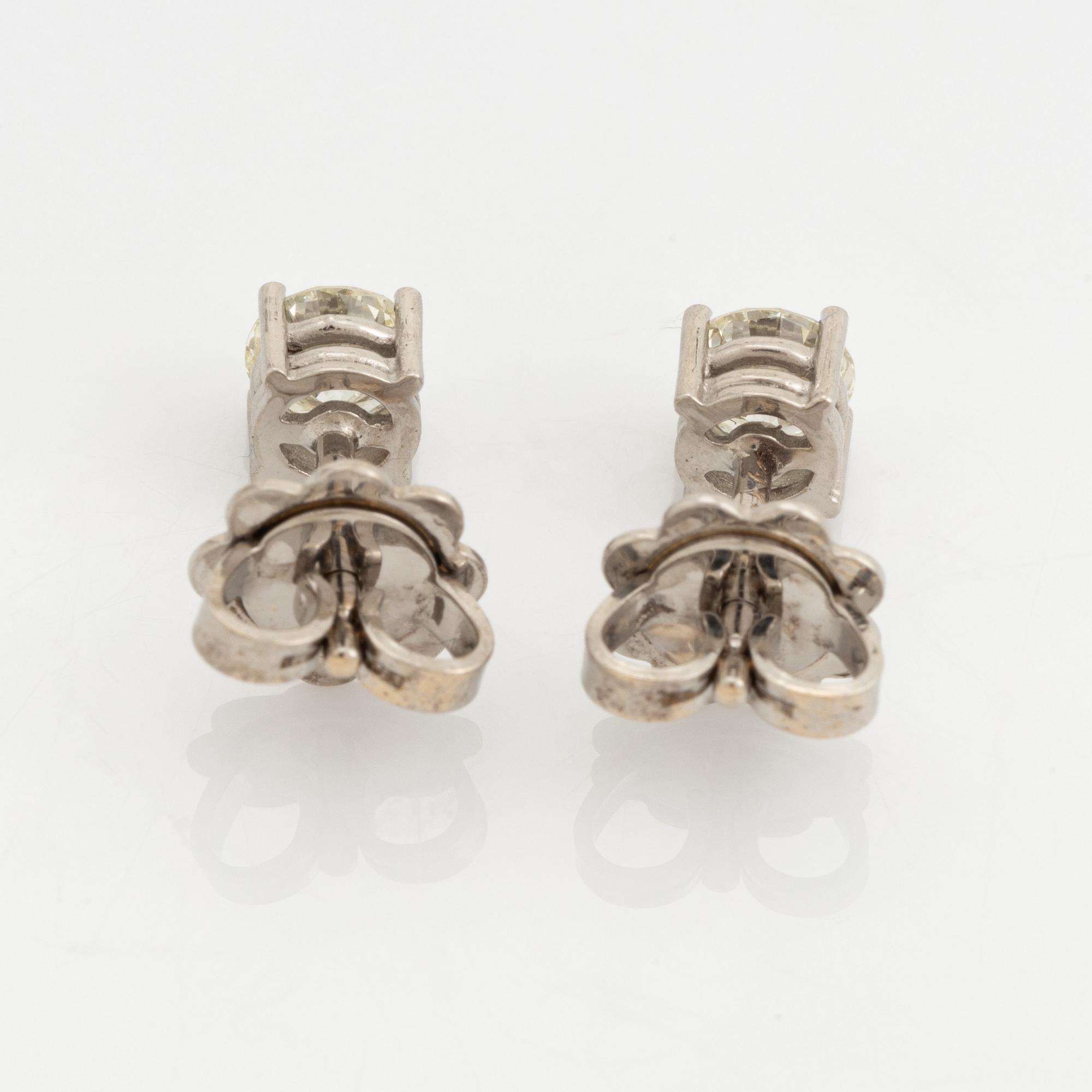 Brilliant cut diamond earrings.