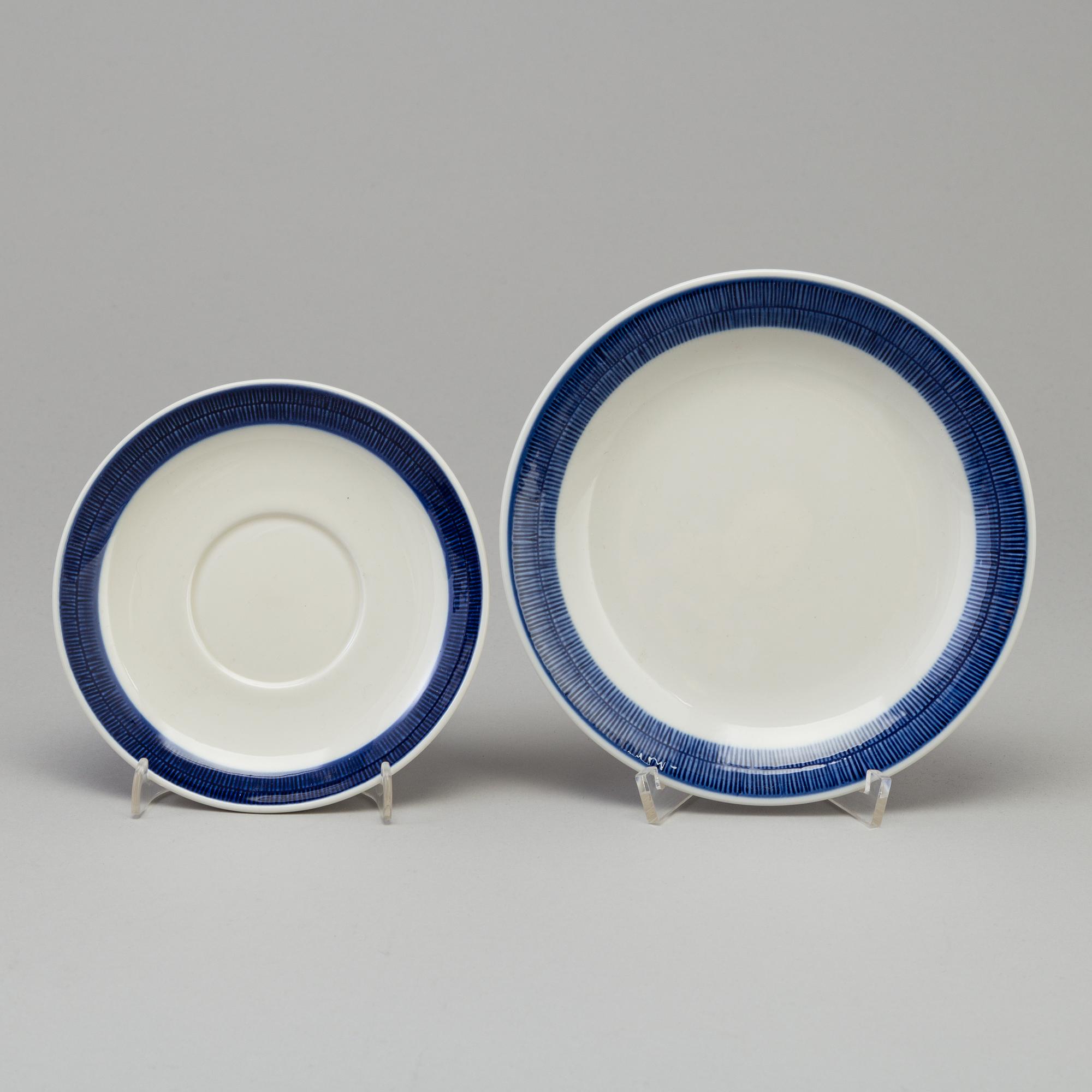 HERTHA BENGTSSON, servisdelar, 24 delar porslin, "Koka blå", Rörstrand, i produktion 1956-1988.