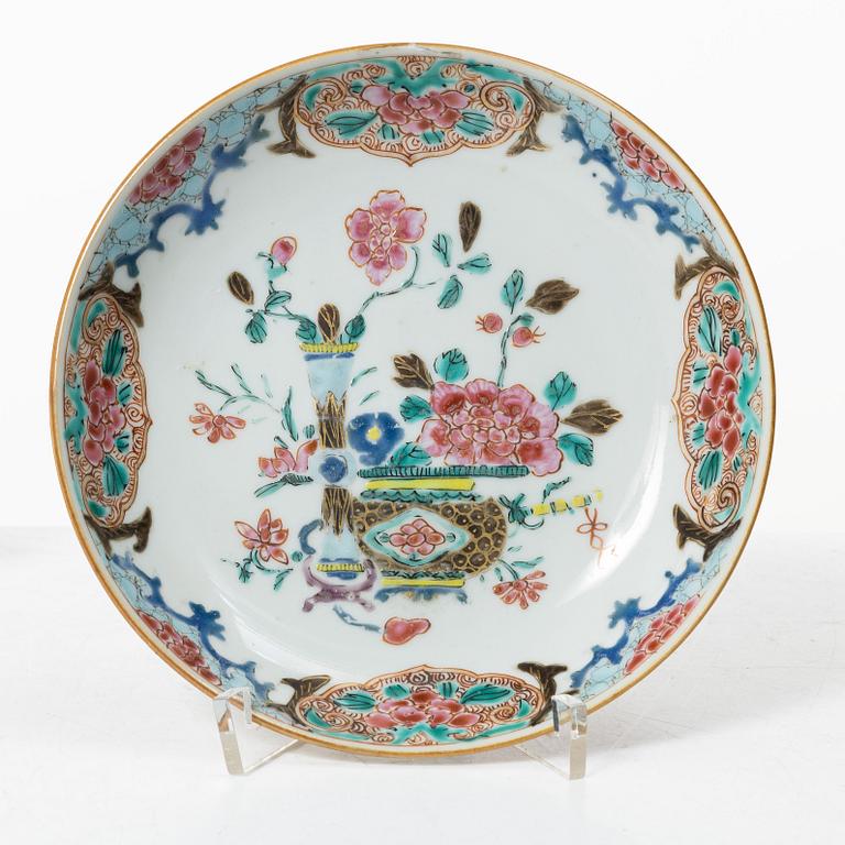 A group lot of Chinese Export porcelain, Qing dynasty, 18th century.  (6 pieces).