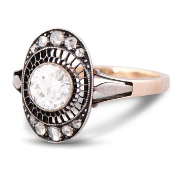 122. A RING, old cut diamond, rose cut diamonds, 14K (56) gold. Kiev.