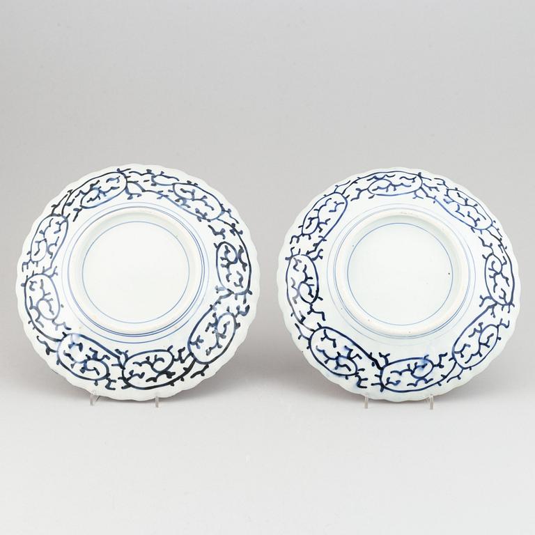 A pair of 19th century Japanese imari dishes.