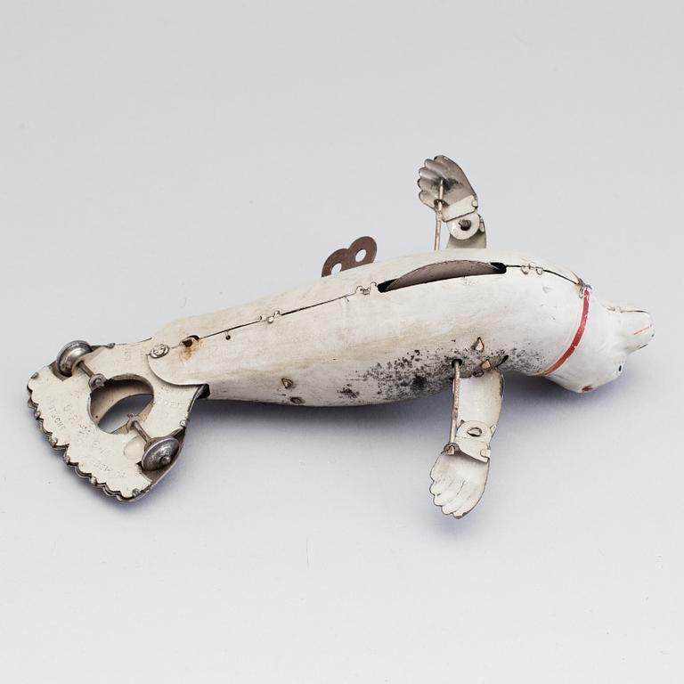 A tinplate Lehmann Der Zahme Seehund, Germany. In production 1899-1935.
