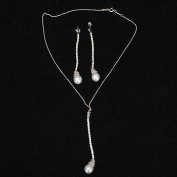 RIIPUS ja KORVAKORUT, hopeaa, zirkoneja, pisaranmuotoiset helmet.