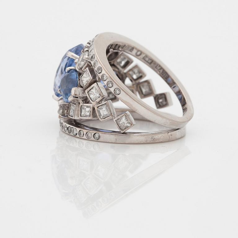 A sapphire and brilliant cut diamond ring. Mandelstam 'Stardust Collection'.