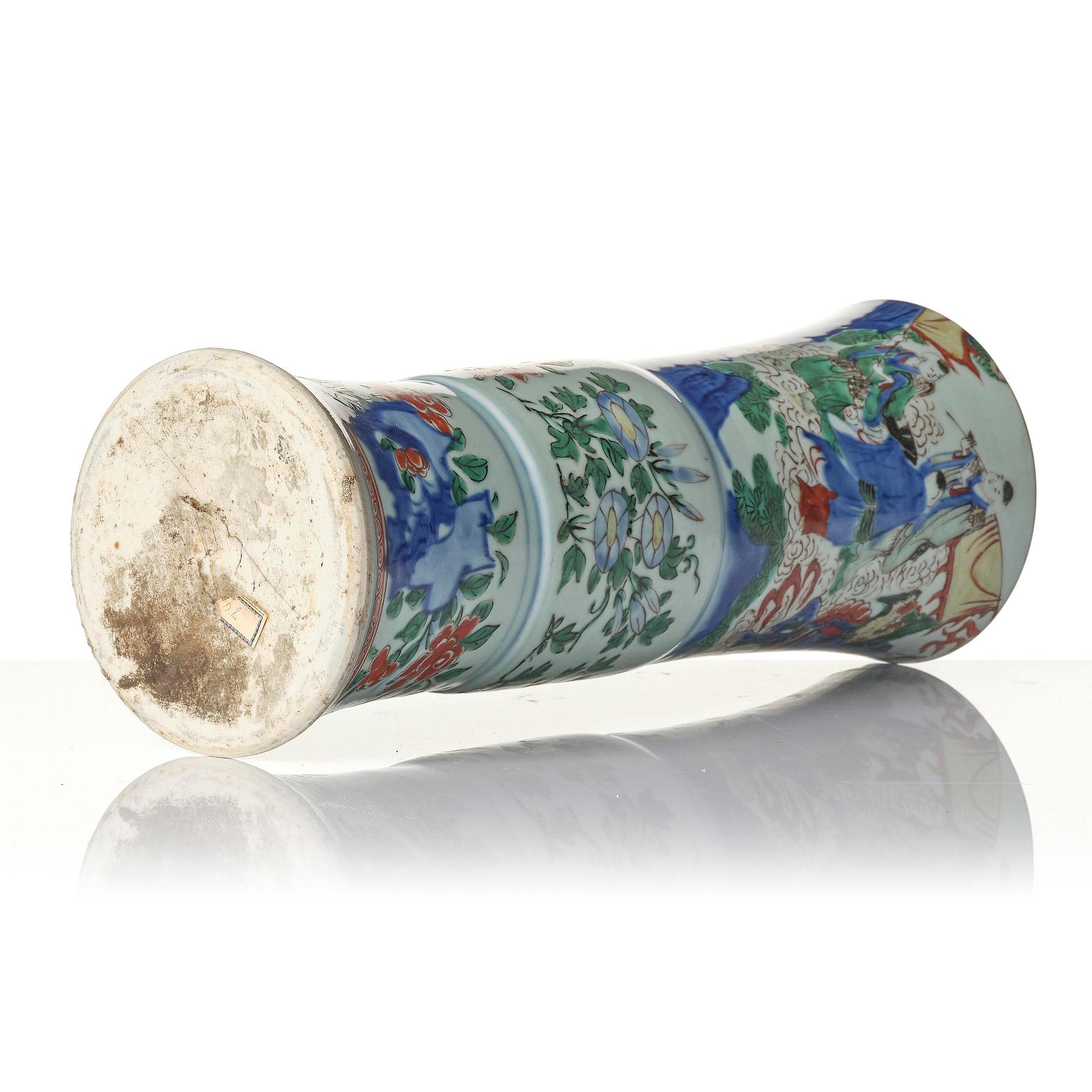 A wucai decorated vase. Qing dynasty, early Kangxi, 17th century.