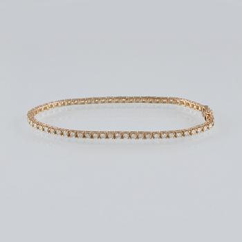 ARMBAND, 18K guld med briljantslipade diamanter ca 2.25 ct. Vikt 7,5 gram.