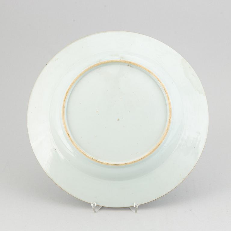 A blue and white serving dish, Qing dynasty, Qianlong (1736-95).