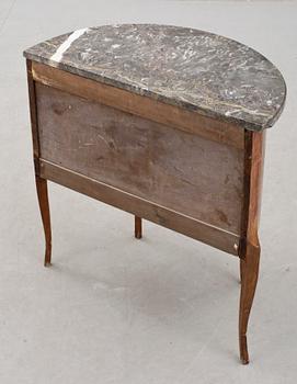 BYRÅ, gustaviansk stil, 1900-talets första hälft.