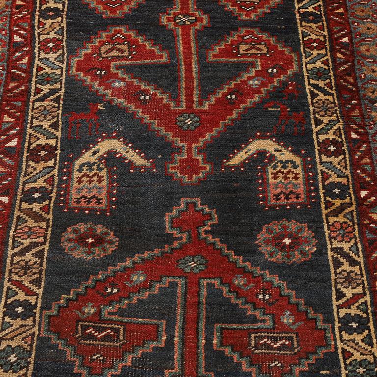 A runner, Sarab, signed, possibly, ca 315 x 90 cm.