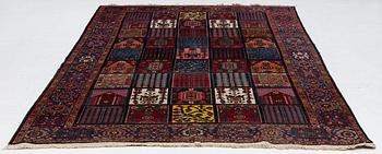 Carpet, Bakhtiari. approx. 333 x 210 cm.