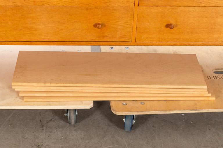 HANS J WEGNER, skåp, "RY-20" för Ry Möbler, Danmark, 1960-tal.