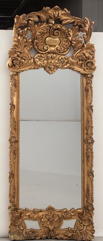 SPEGEL, nyrokoko, förgylld. 1800-talets andra hälft.