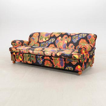 Josef Frank soffa modellnr 703 för Firma Svenskt Tenn efter 1985.