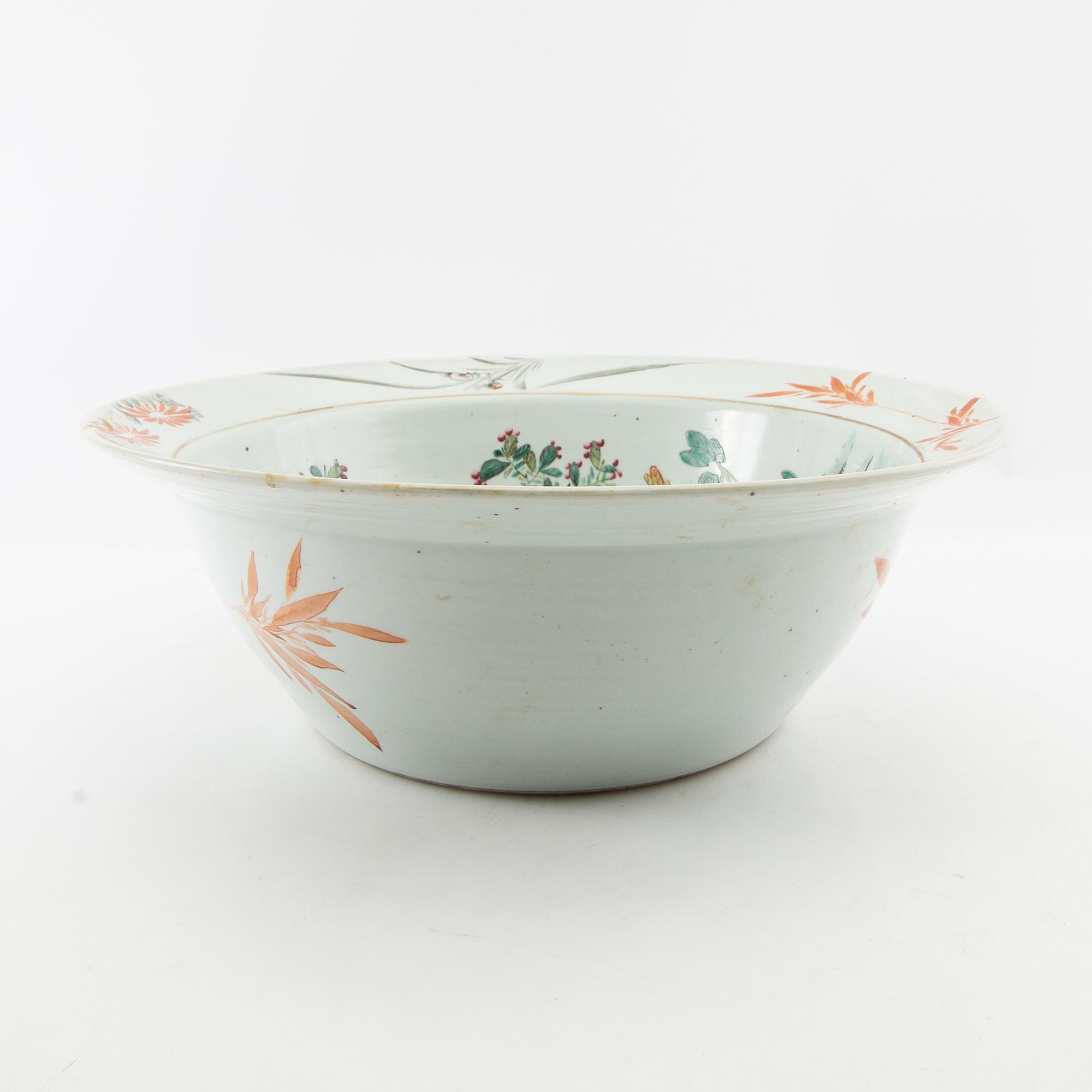 Wash basin China late 19th century/early 20th century porcelain.