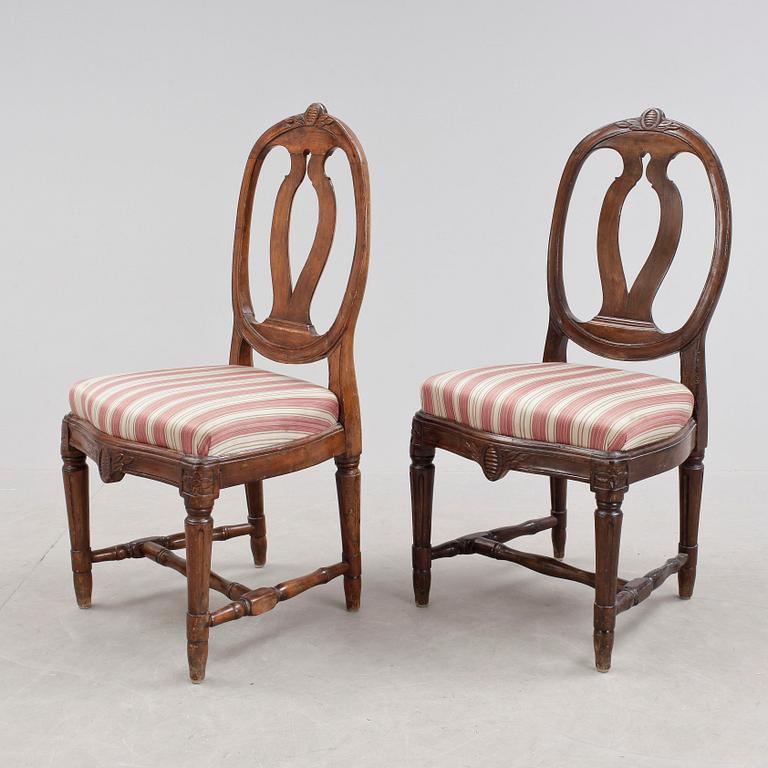 STOLAR, ett par, gustavianska, signerade EÖM för Erik Öhrmark, (mästare i Stockholm 1777-1813).