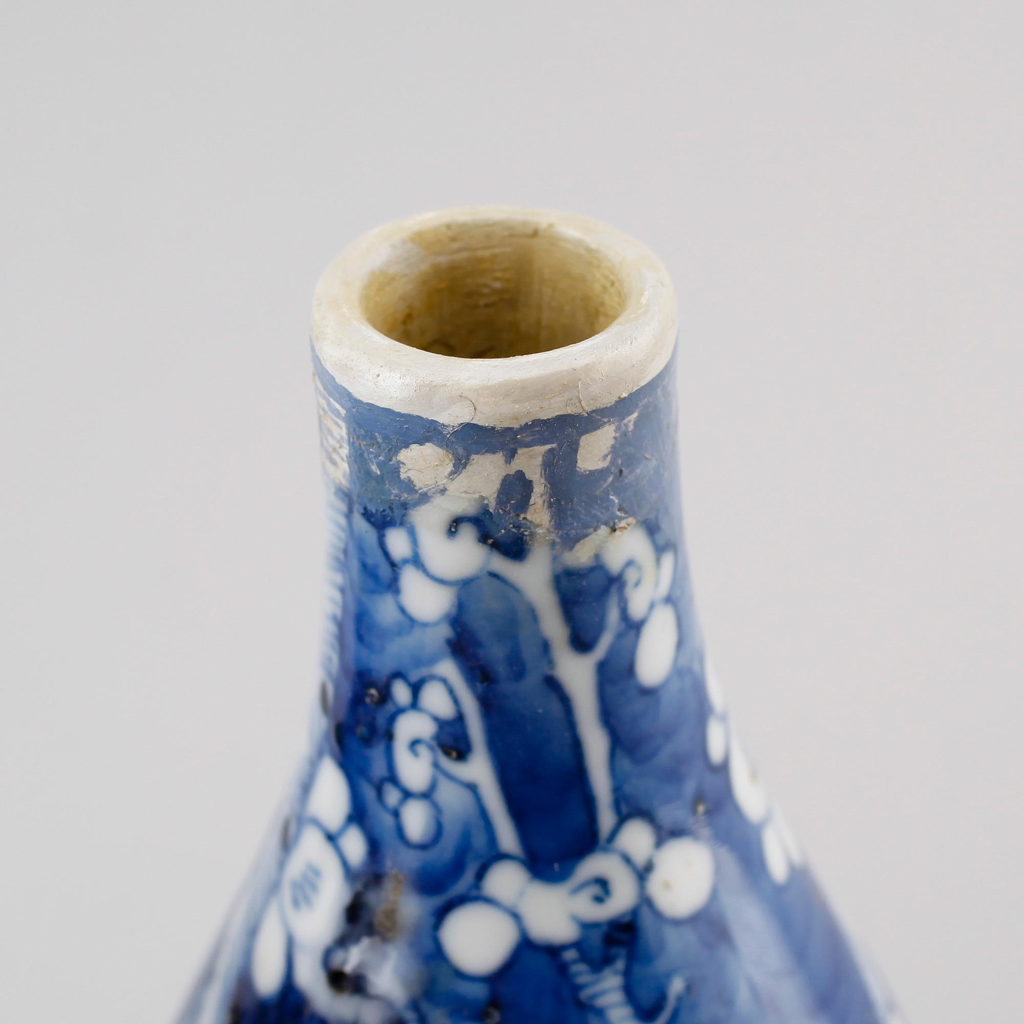 VASER, 2 st, porslin, Kina, sannolikt 1800-tal.