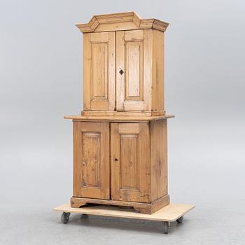 A cabinet, 18th Century.