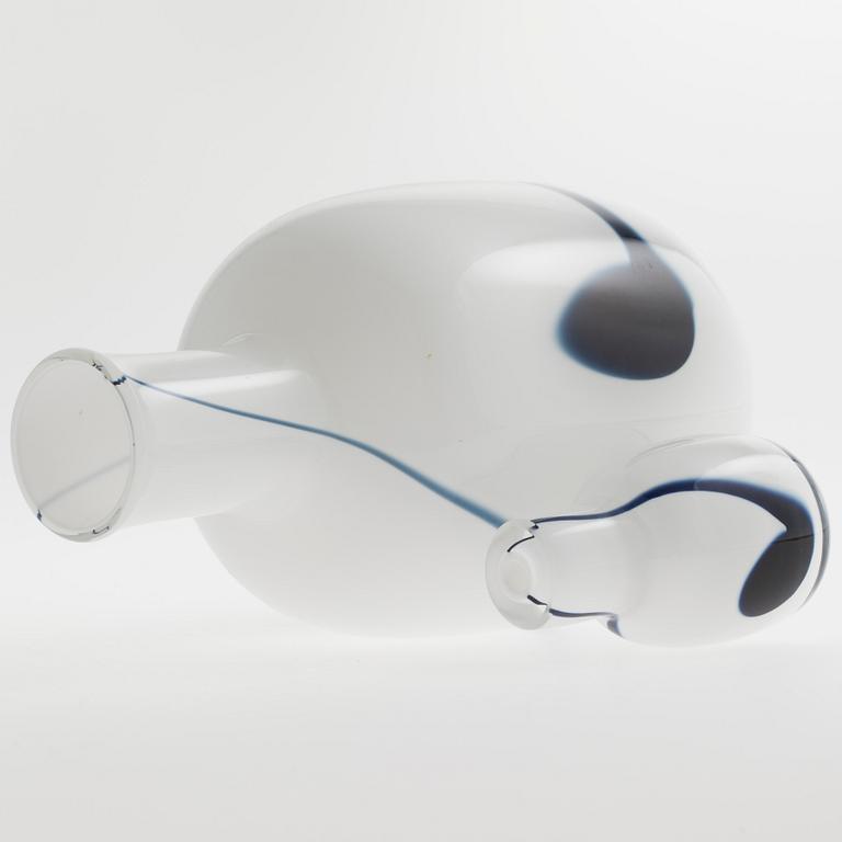 KARAFF, glas, "Blues", signerad Timo Sarpaneva 99/1985. Iittala.