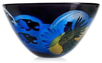 40. A Bertil Vallien glass bowl, Kosta, Sweden 1982.