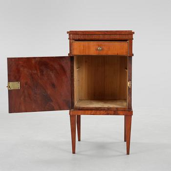 POTTSKÅP, sengustaviansk stil, 1800-talets slut.