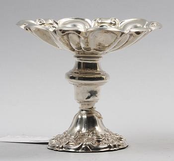 SKÅL PÅ FOT, silver, senempire/nyrokoko, Carl Nyström, Stockholm 1848.