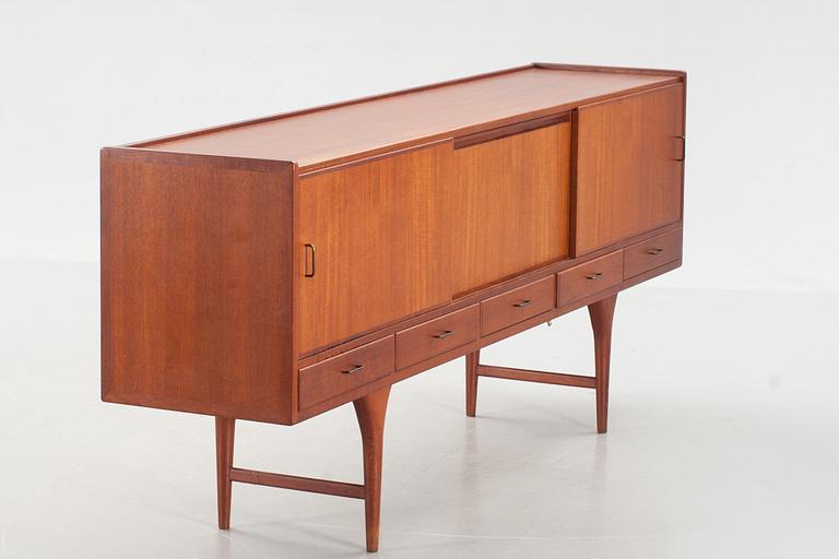 SIDEBOARD,  Seffle Möbelfabrik, Svante Skogh. 1900-talets mitt.