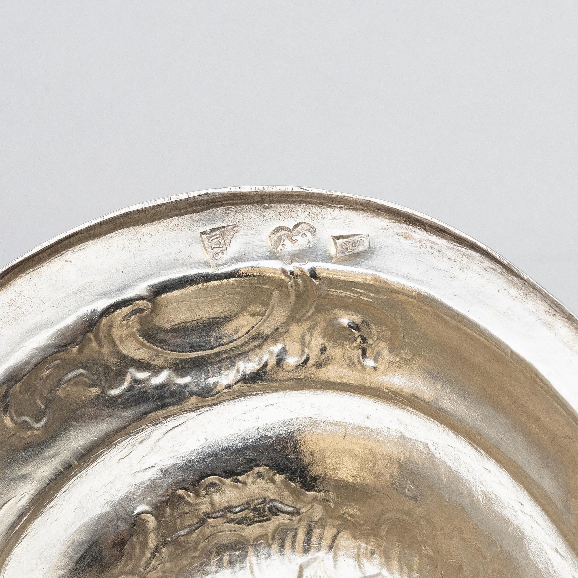 A Russian 18th century silver sugar-box, unknown makers mark FG, Moscow 1781.