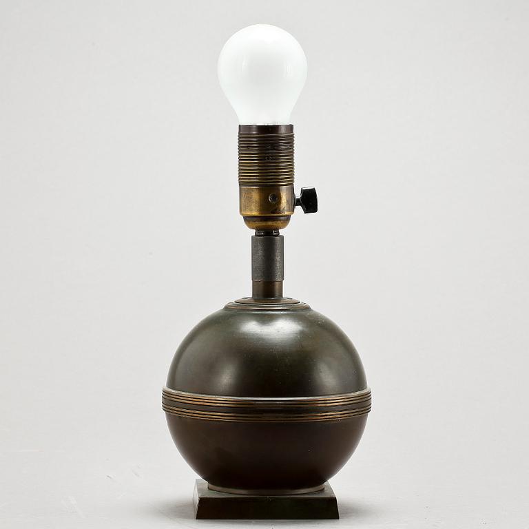 BORDSLAMPA, brons, 1900-talets andra hälft.