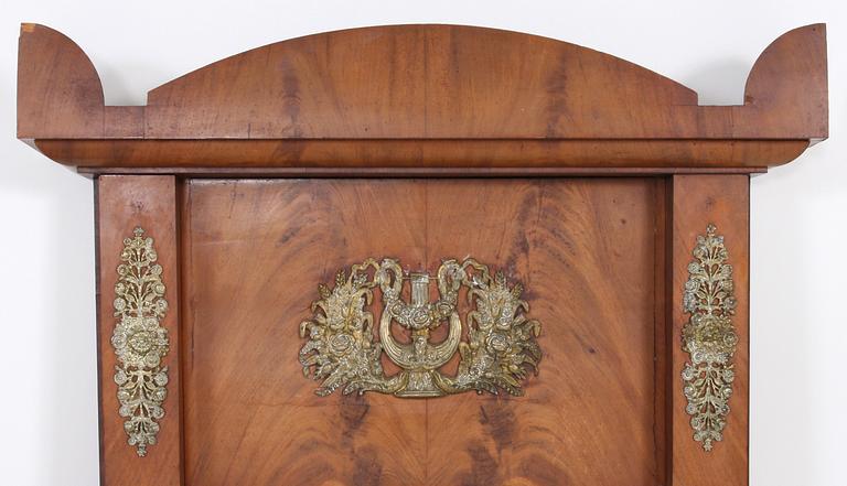 SPEGEL samt KONSOLBORD, Karl Johan/Karl Johan-stil, 1800-tal.