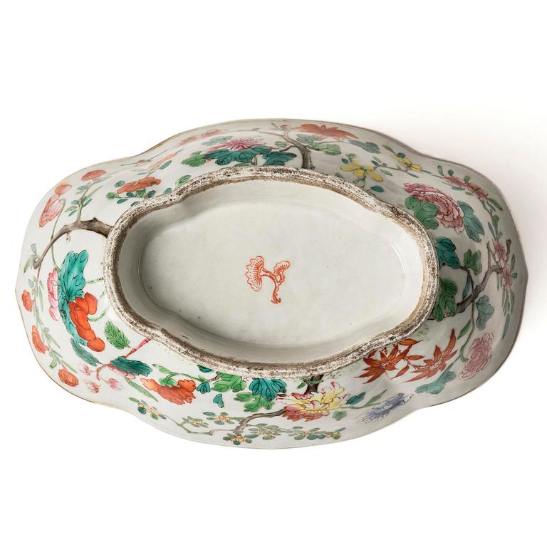 A group of three famille rose dishes, late Qing dynasty.