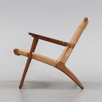 A model CH-25 easy chair by Hans J Wegner.