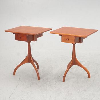 A pair of Shaker-style bedside tables, modern manufacturing.