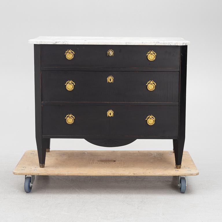 Chest of drawers, Gustavian style, early 20th century.