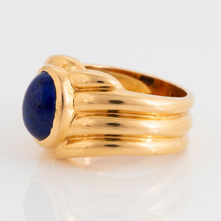 An 18K gold and lapis lazuli Van Cleef et Arpels ring.