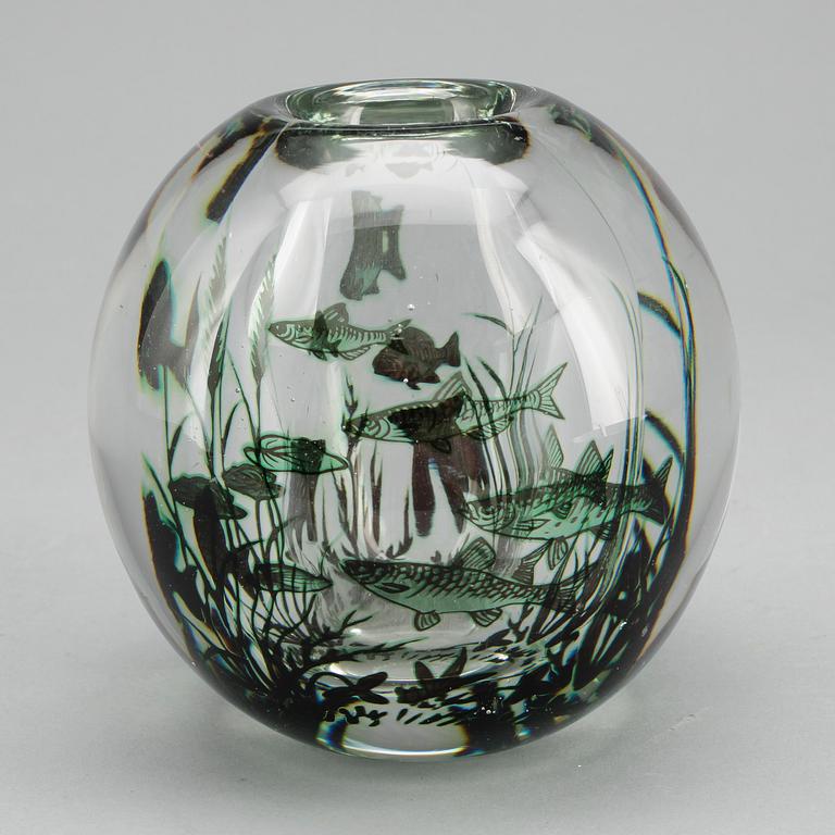 VAS, glas, "Fiskgraal", Edward Hald, Orrefors, 1944.