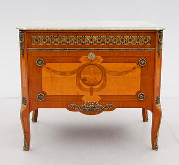 BYRÅ, gustaviansk stil, 1900-talets första hälft.