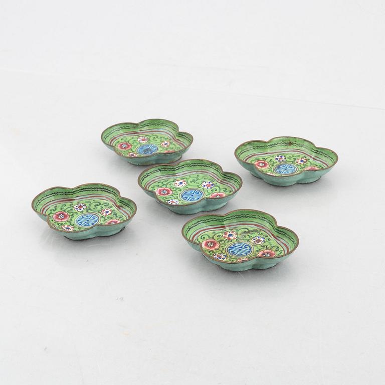 A set of five Chinese enamelled metal dishes, late Qing dynasty / around 1900.