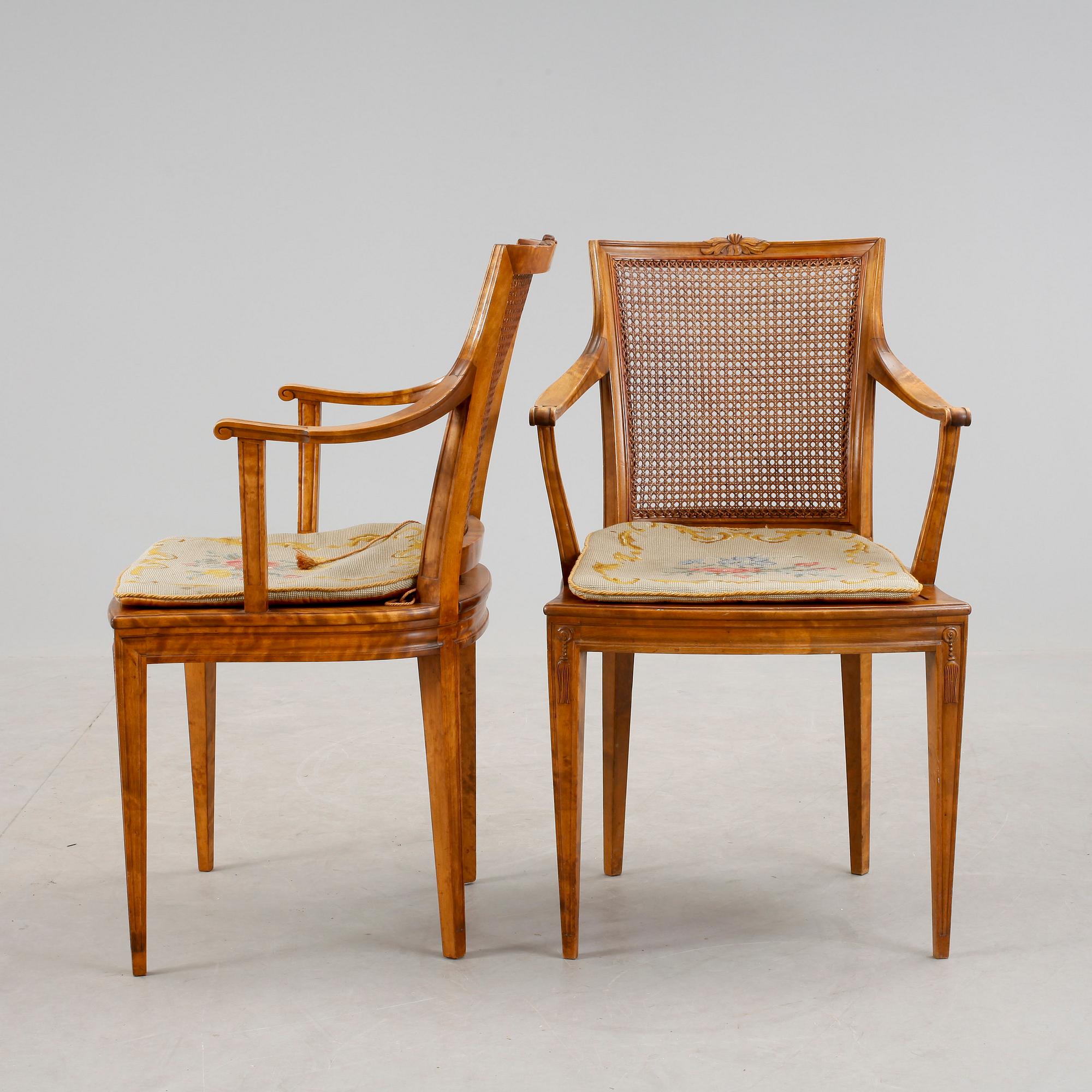 KARMSTOLAR, 2 st, gustaviansk stil, 1930/40-tal.