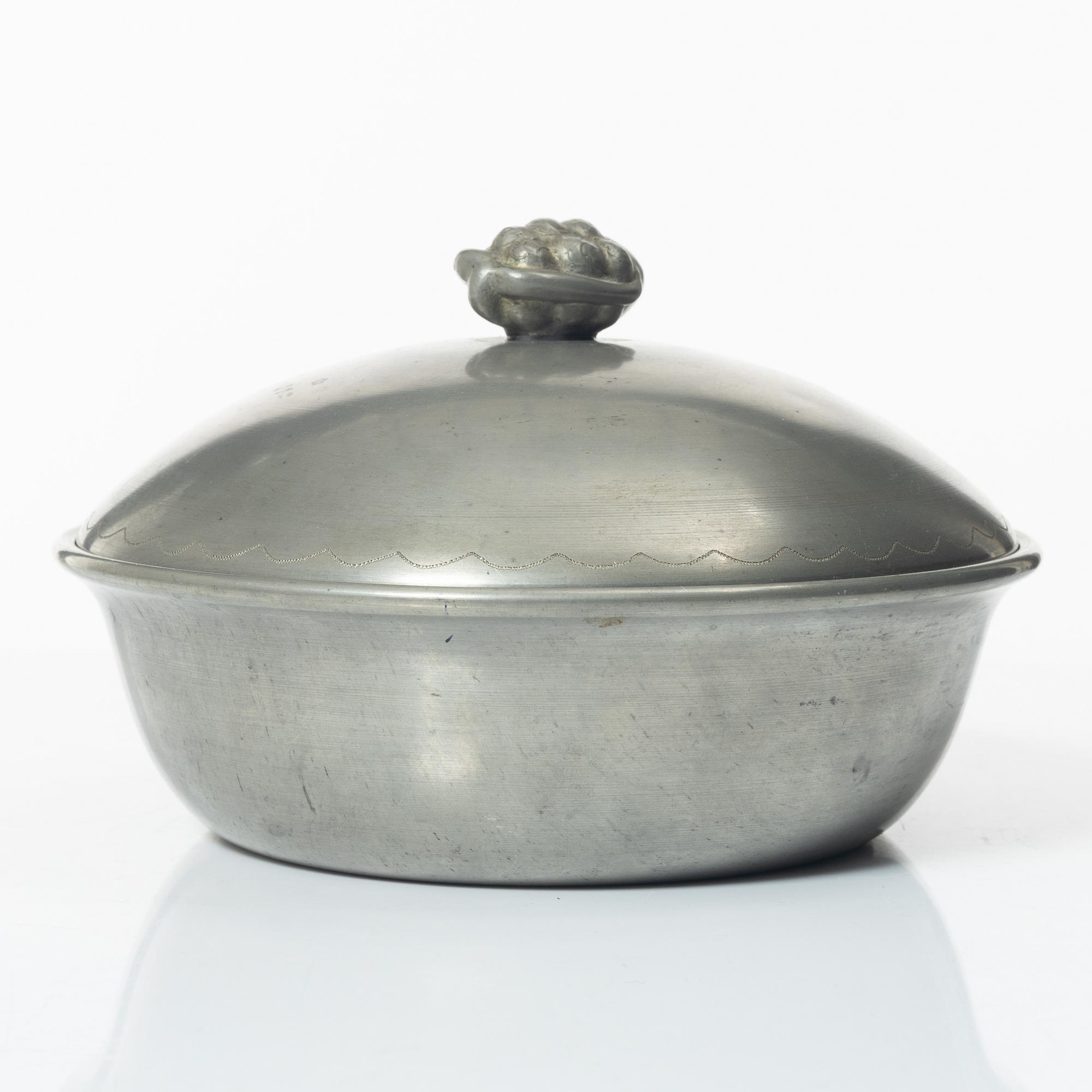 Firma Svenskt Tenn, a pewter bowl with cover, Stockholm 1925.